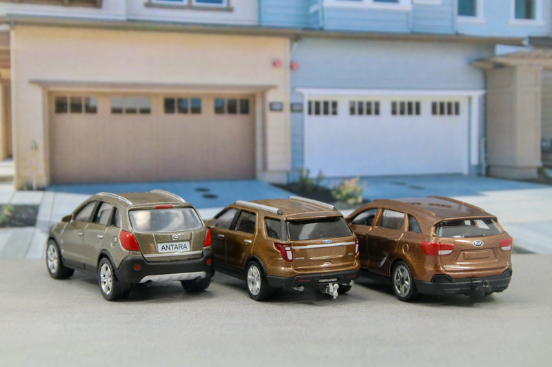 Illustration for article titled Suburban Sundays: A Trio of Brown CUVs